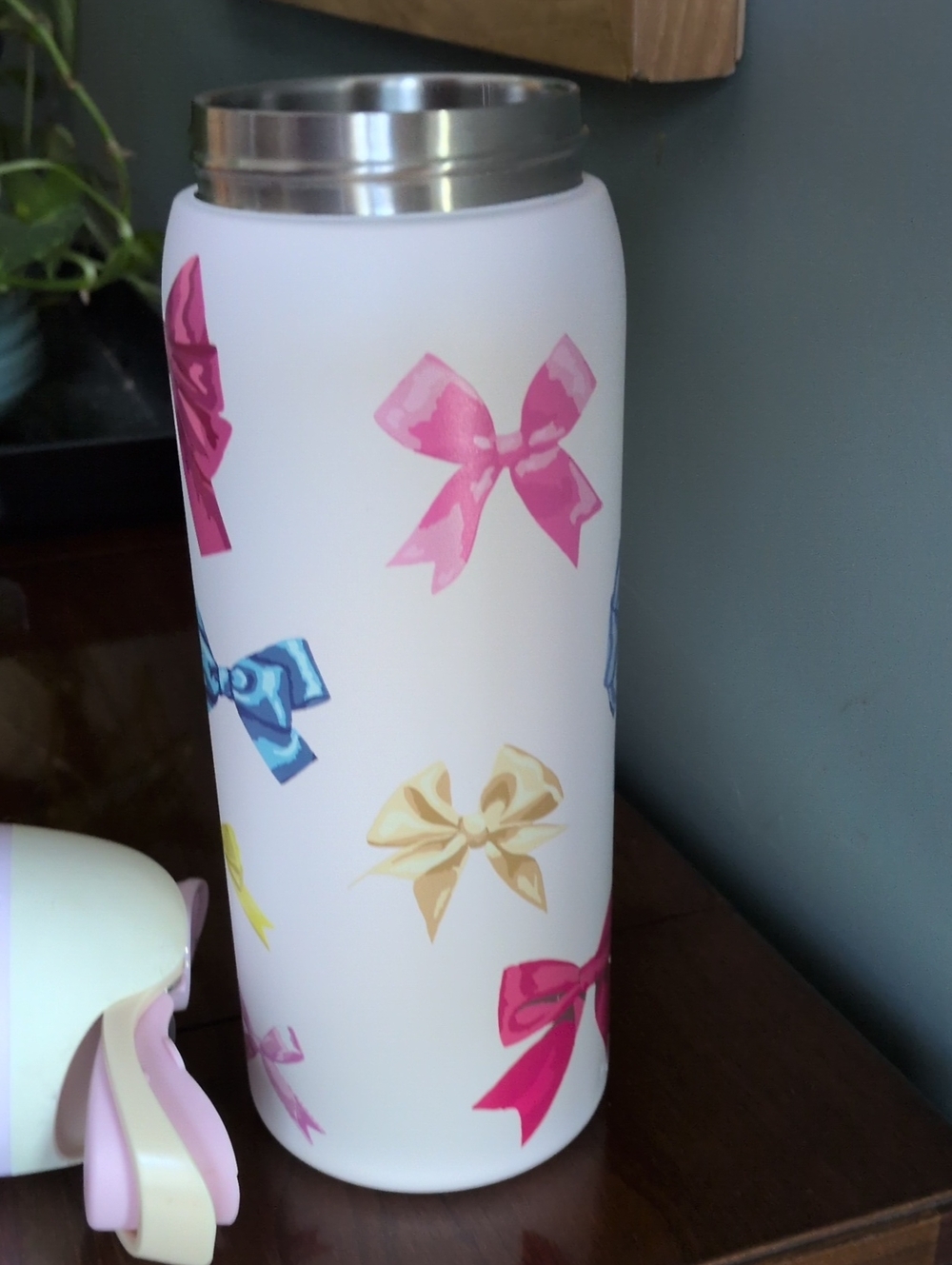 Owala 32oz. Freesip Girlhood Pink Bow Urban Outfitters Collab SS Water Bottle - Picture 8 of 9